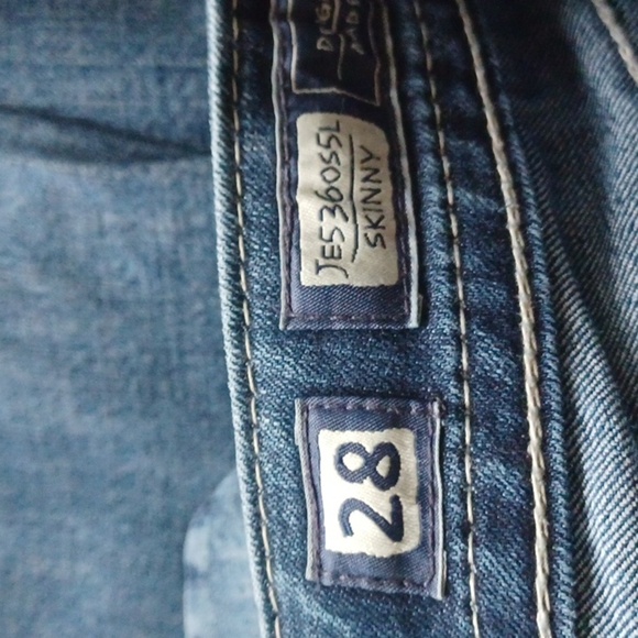 Miss Me | Fleur De Lis Signature Embellished Skinny SlimStretchy Jean, 7"rize - Picture 4 of 8